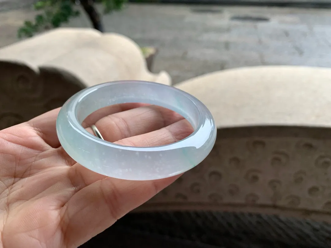 正圈老坑玻璃种阳绿 无瑕 尺寸:52.5/11.7/8.7 种水好 起刚光️️