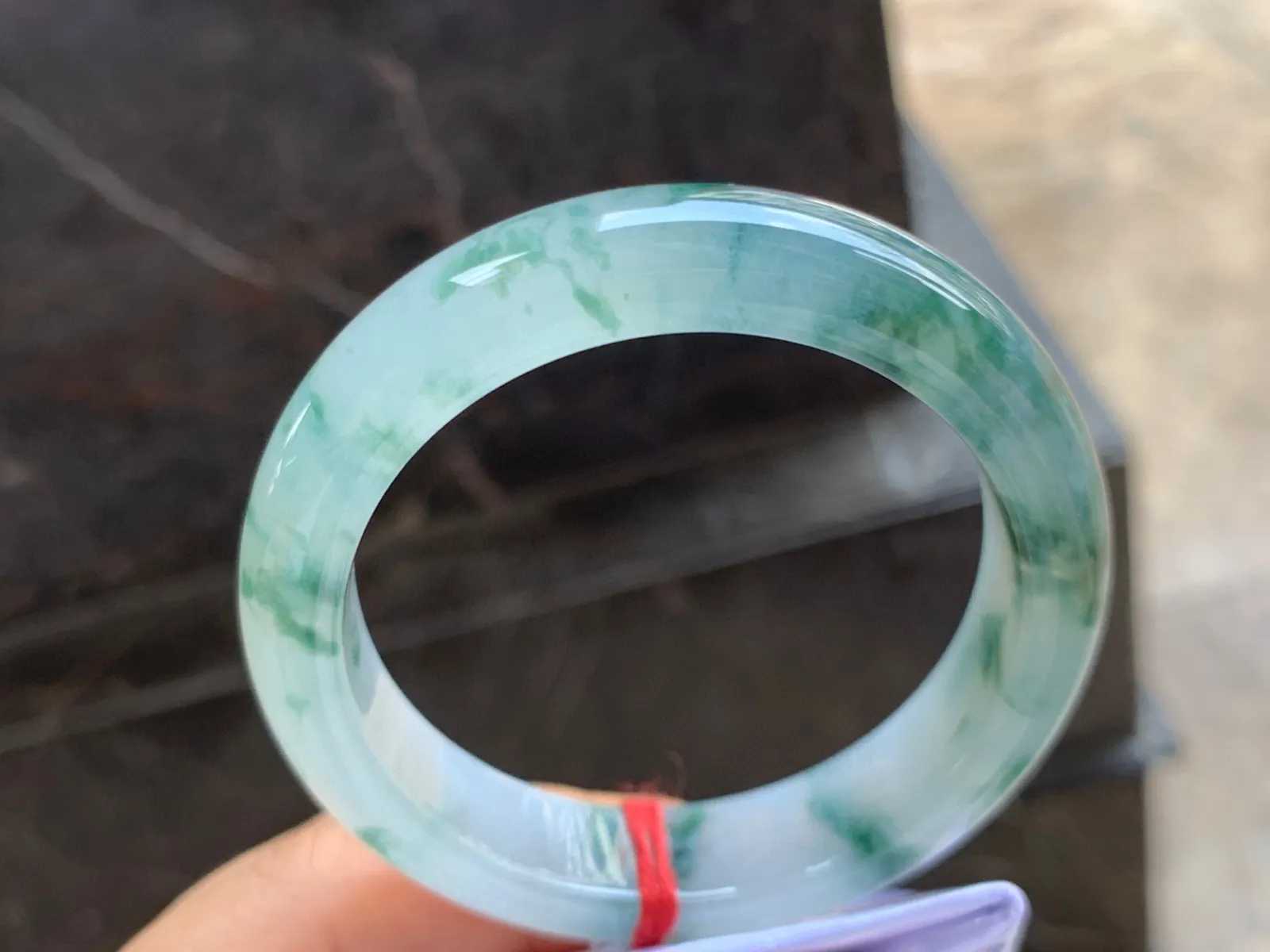 53-13-8.5mm
冰种飘花手镯 水润冰透 花色均匀灵动