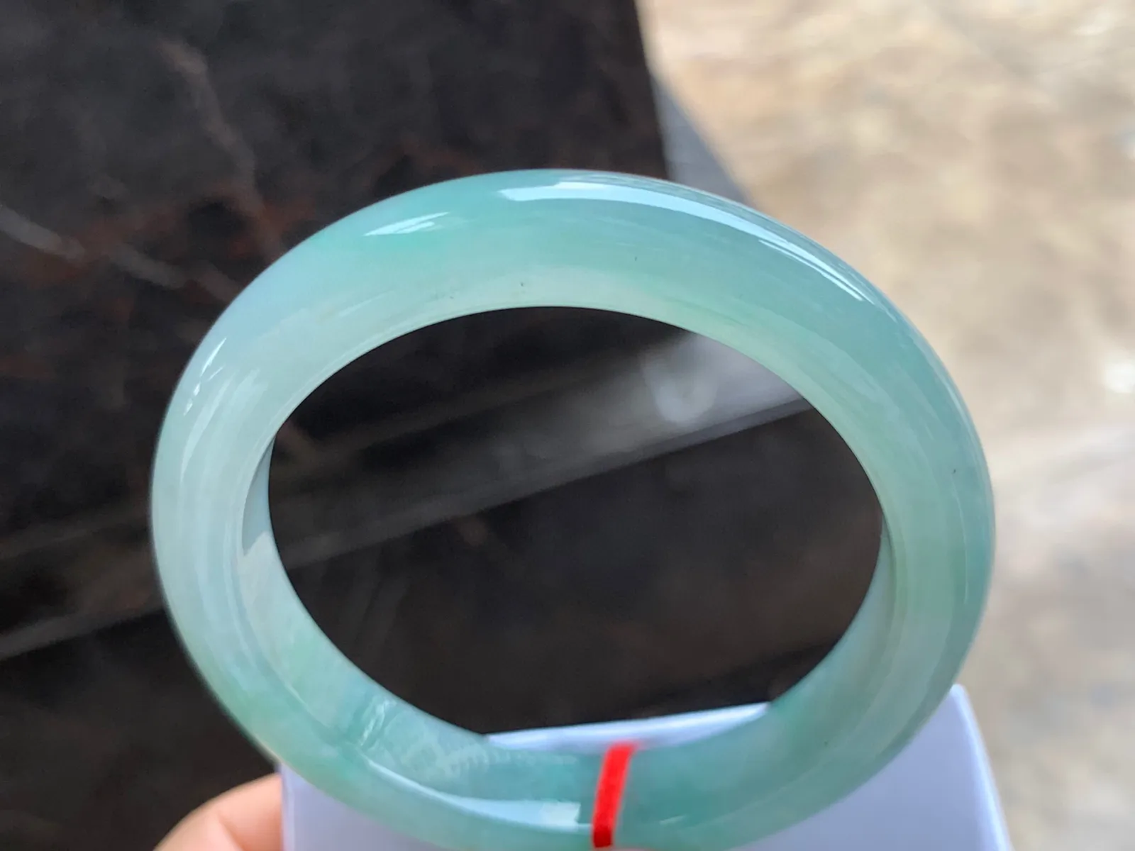 58.5-12-9.5mm
冰种带色手镯 水润清新 上手灵动清秀