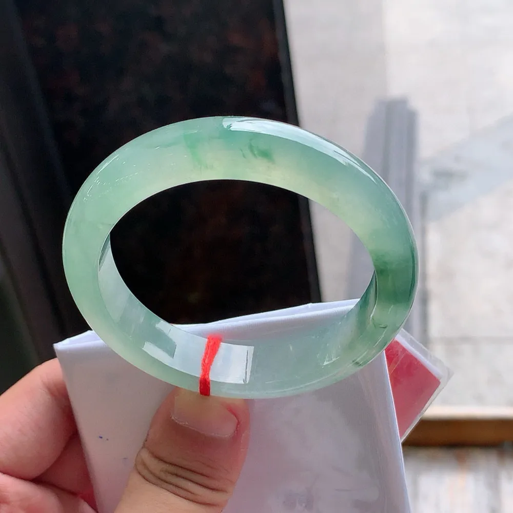 正圈高冰飘花 一丝色根 尺寸:55.9/13/8.4 花美 种水好️️