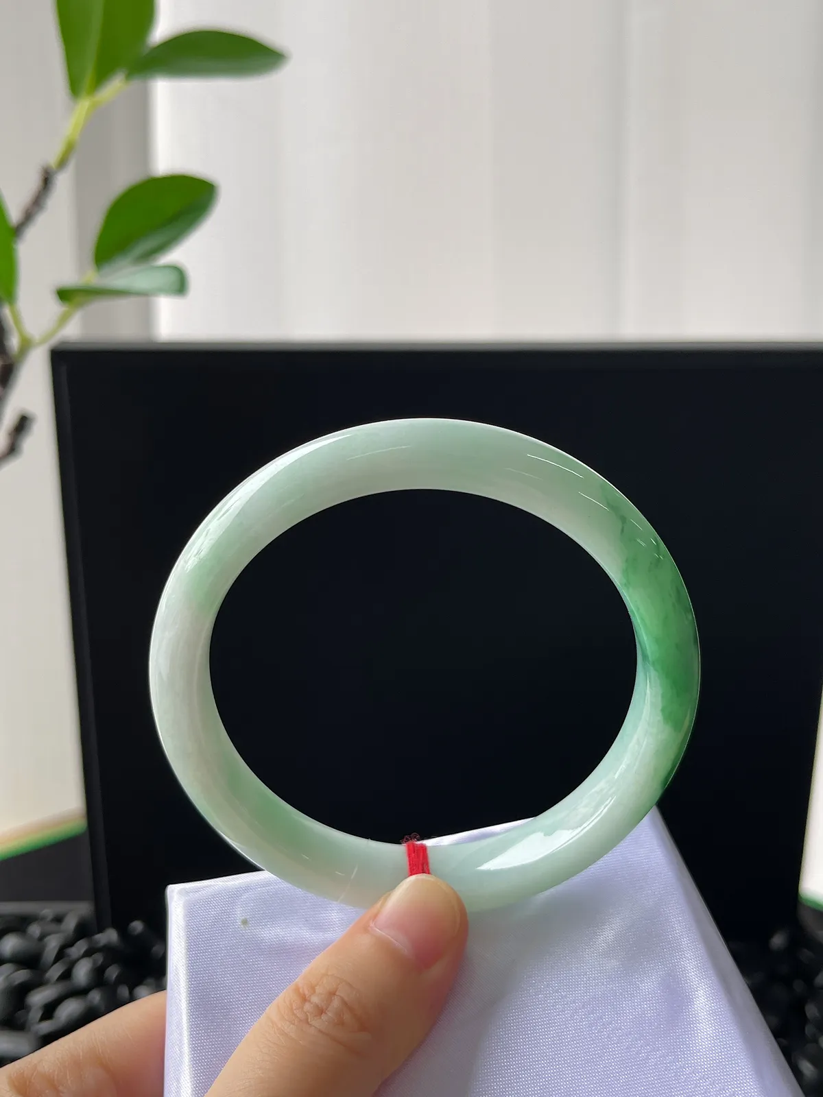 正圈60.7圈口，翡翠糯化种飘绿手镯