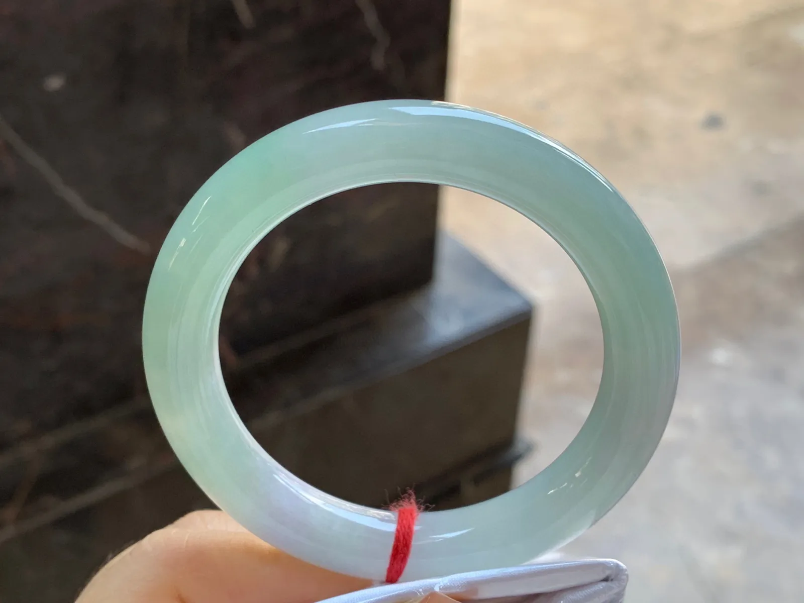 晴水圆条手镯
尺寸：56-10.8mm
水润十足～小清新 上手好看