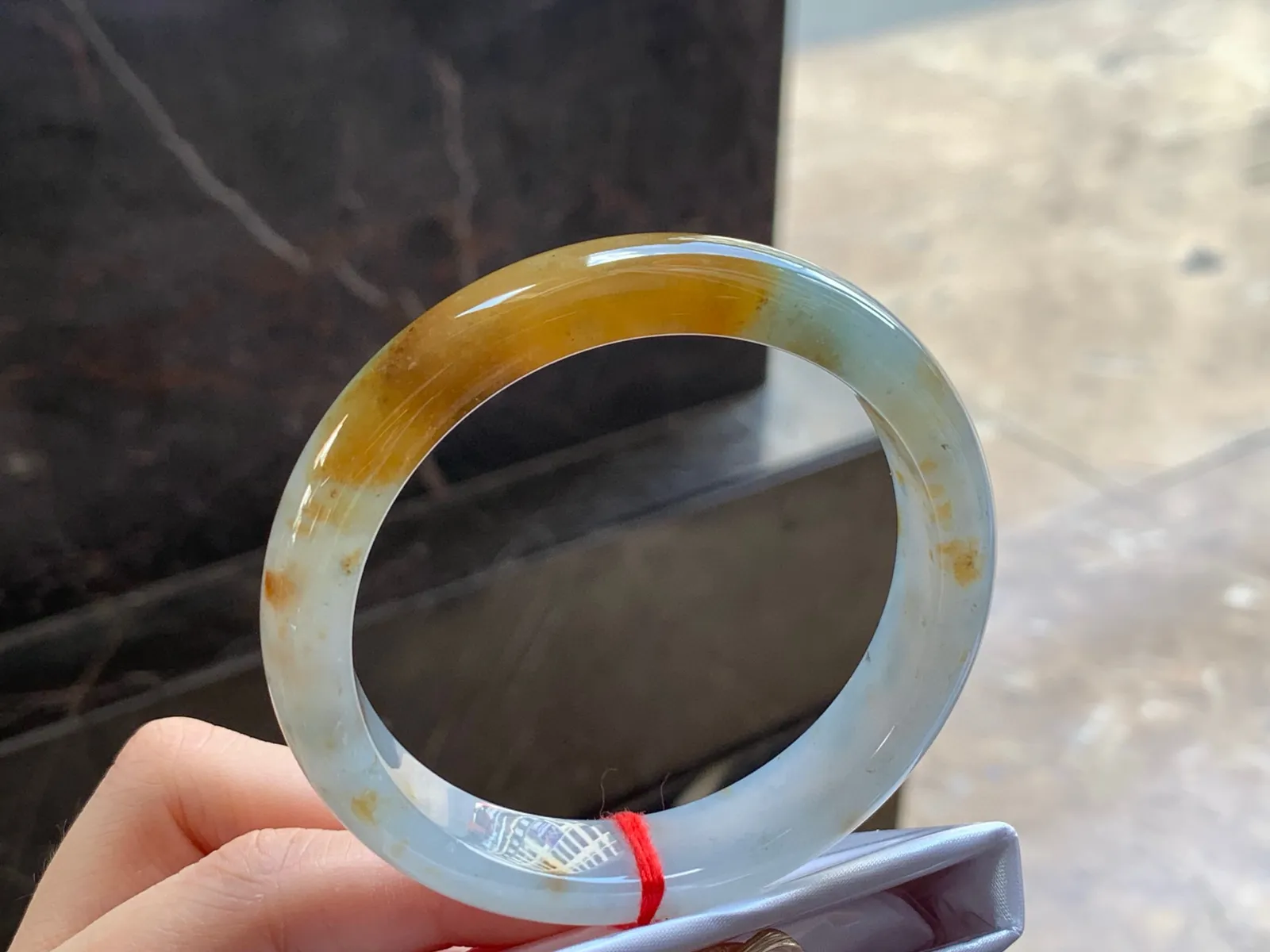 冰黄手镯
尺寸：59-12.6-8.6mm
肉质细腻～有特色
