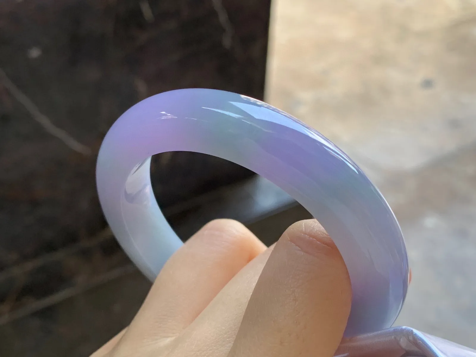 紫罗兰手镯
尺寸：55.7-11.7-9.9mm
底子细腻干净～颜色浓郁 上手漂亮