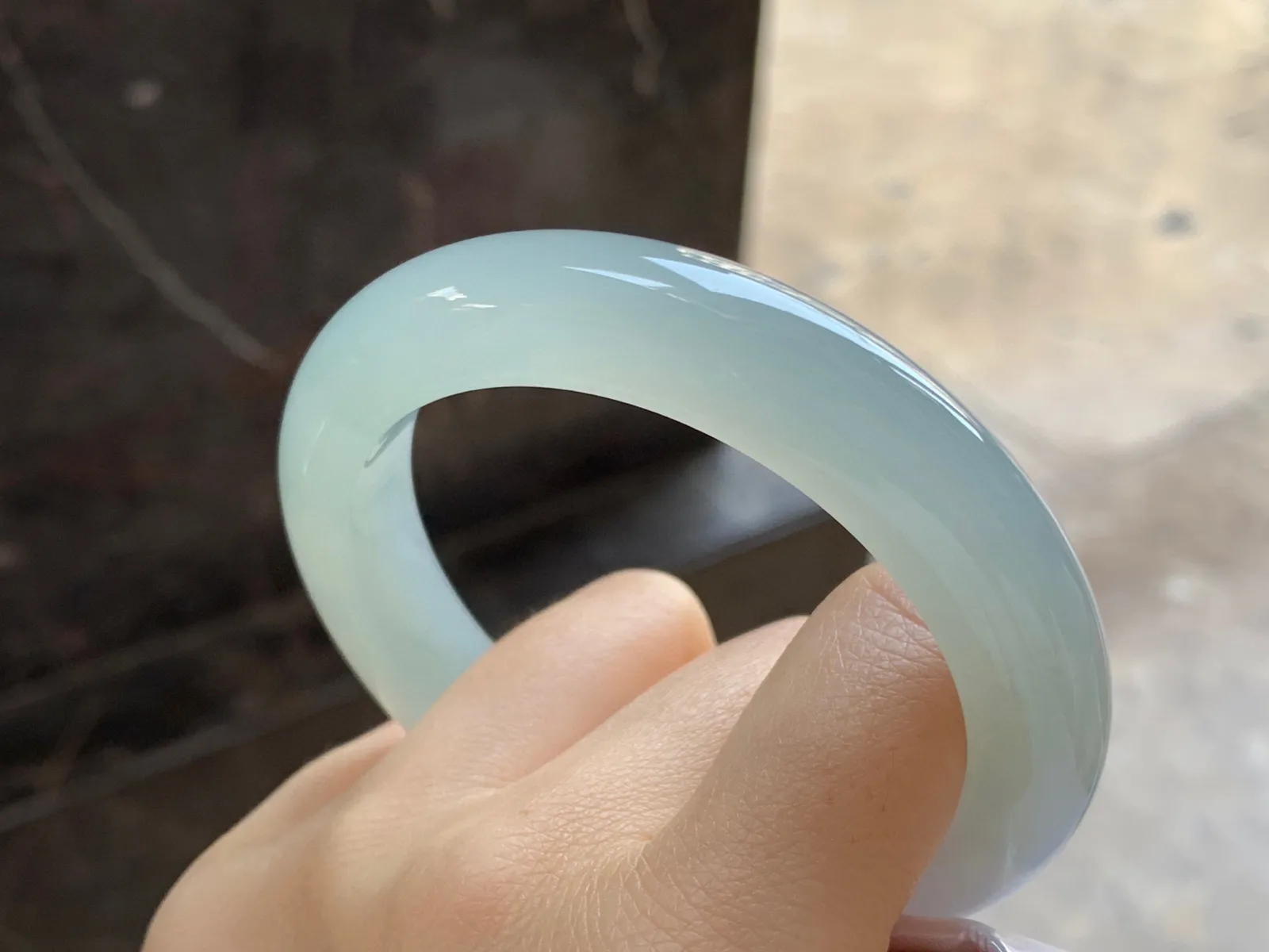 冰晴水手镯
尺寸：58.8-12-10mm
种水好 小清新
