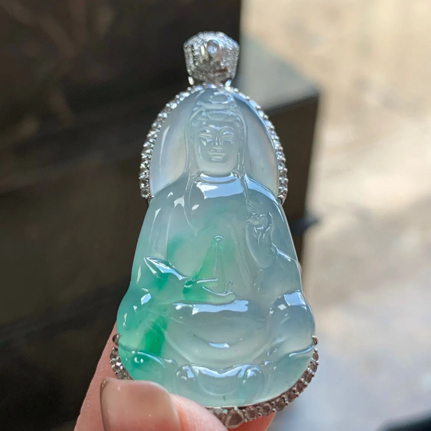 冰种色花观音
真金镶嵌 精致