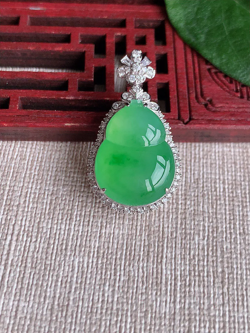 缅甸a货翡翠ddj老坑冰种18K金镶嵌甜绿葫芦吊坠  整体31×17.4×11.6裸石19.2×14