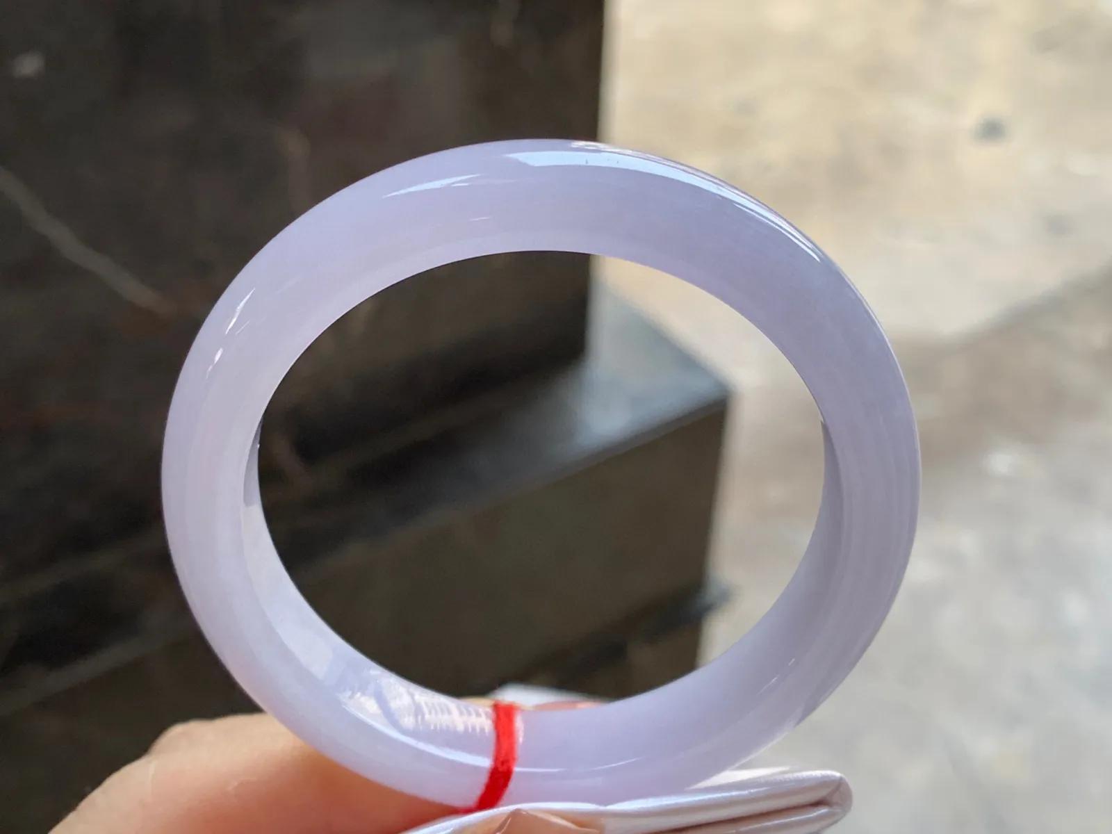 春色手镯
尺寸：53.5-10.9-8mm
肉质细腻干净～水润清秀