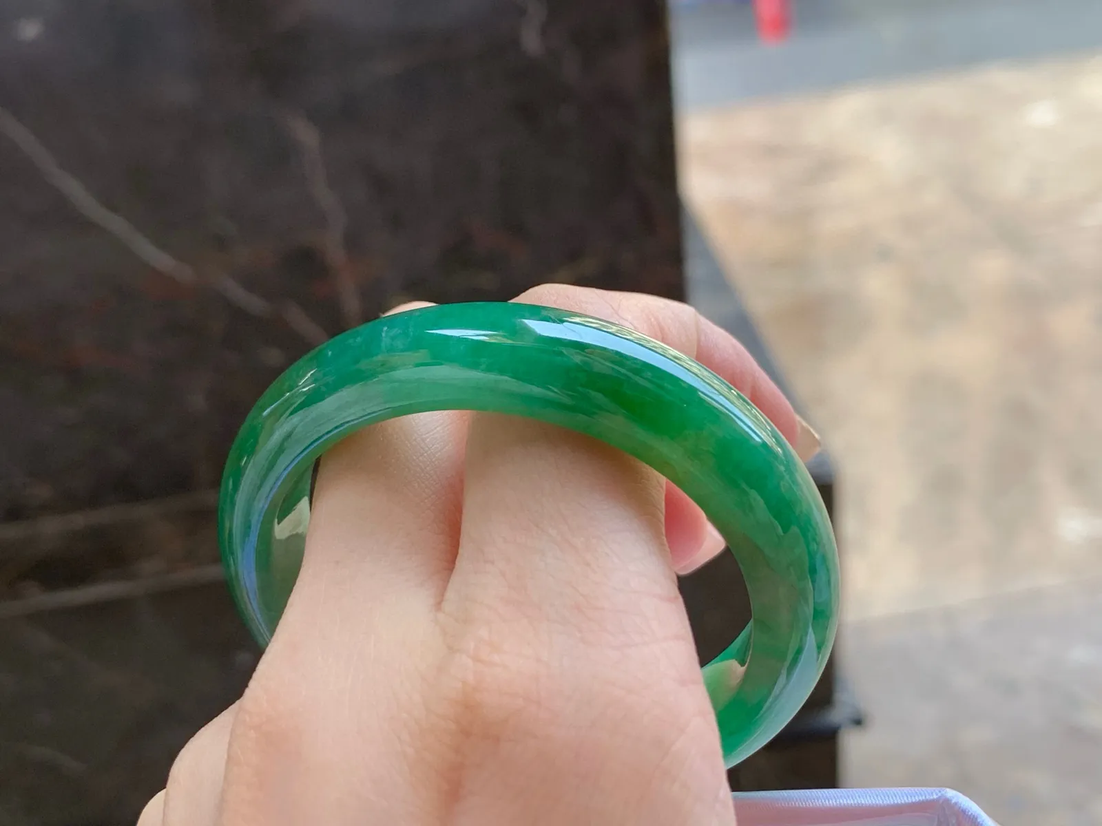带色贵妃镯
清爽独特 55.2/11.7/7.6mm