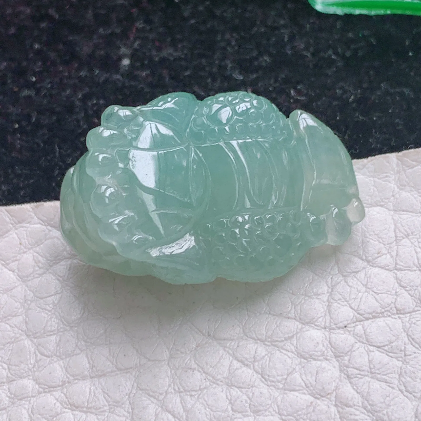 mf实拍31*20*15.5缅甸翡翠A货冰胶晴美三脚蟾玉吊坠 玉挂件