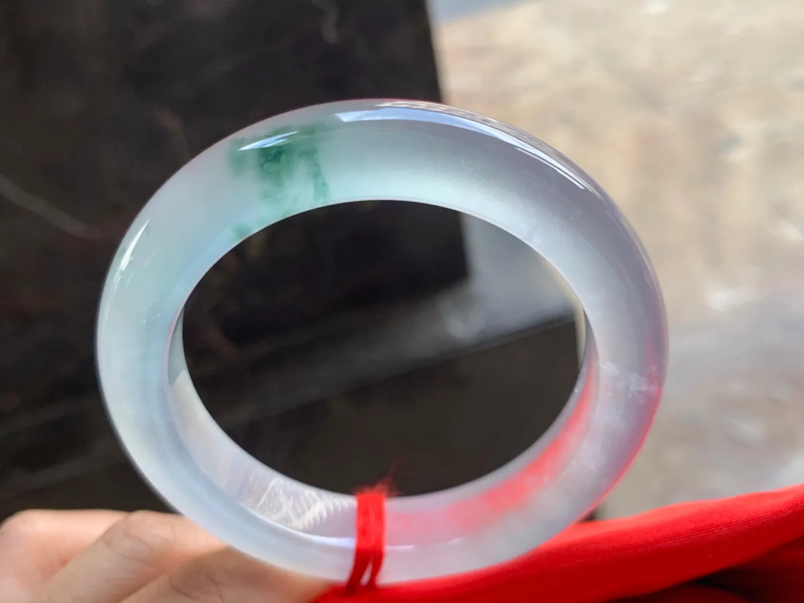 56.5-12.5-9.5mm
玻璃种炸光手镯 寒光四射 刚性十足 一抹蓝花飘逸灵动
