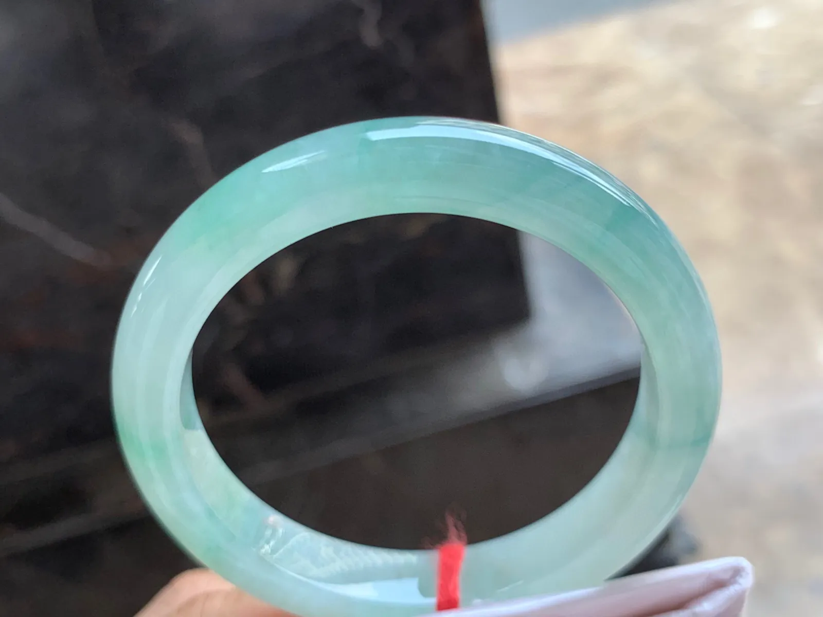 54.5-10.5-8mm
冰种飘绿手镯 水润清新