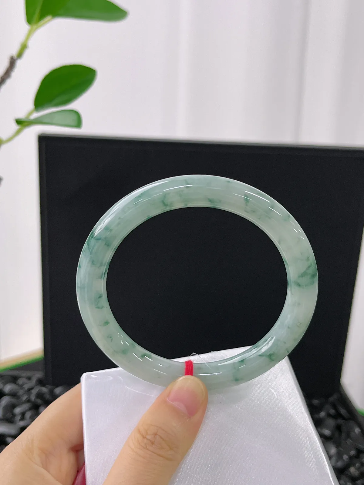 圆镯58圈口，糯种飘蓝花手镯