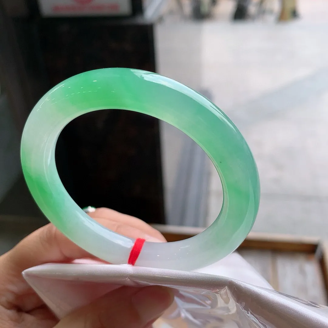 圆条高冰阳绿 无瑕 尺寸:53.6/10 种色俱佳