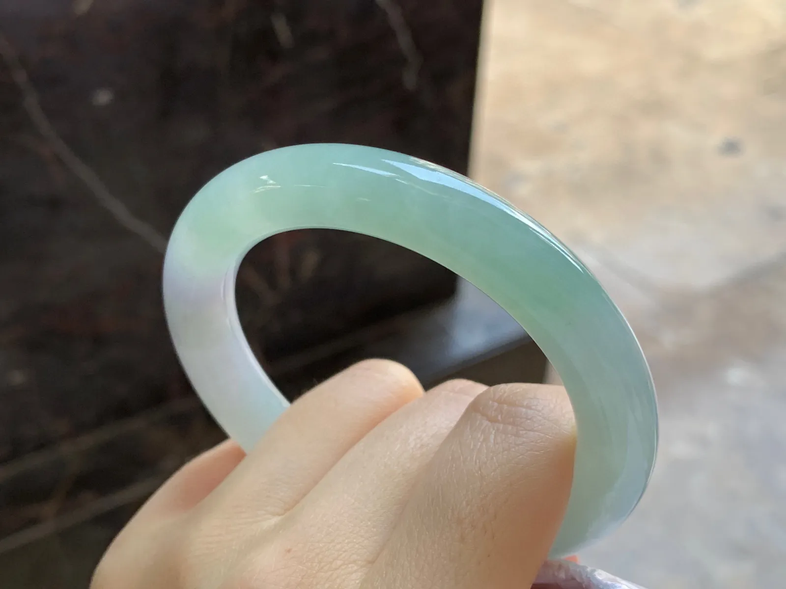 晴水圆条手镯
尺寸：56-10.8mm
水润十足～小清新 上手好看