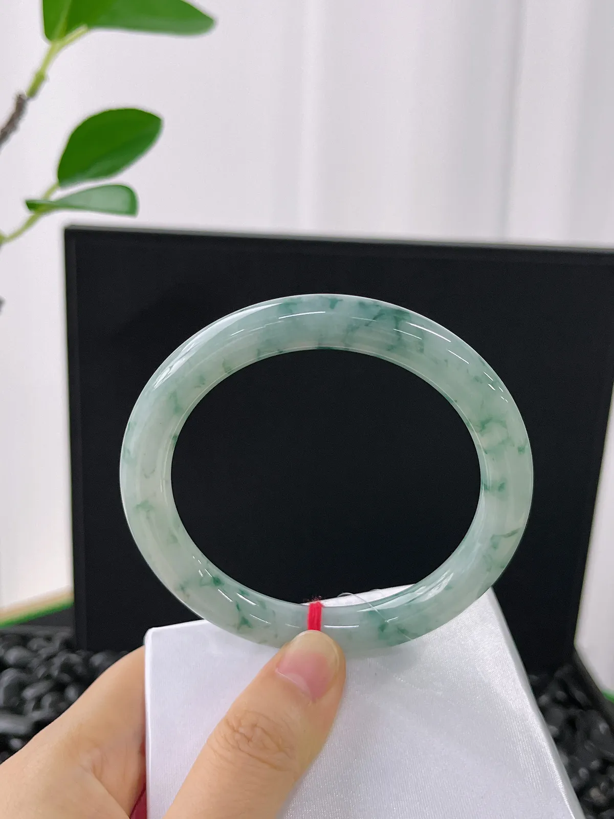 圆镯58圈口，翡翠冰糯种飘花手镯