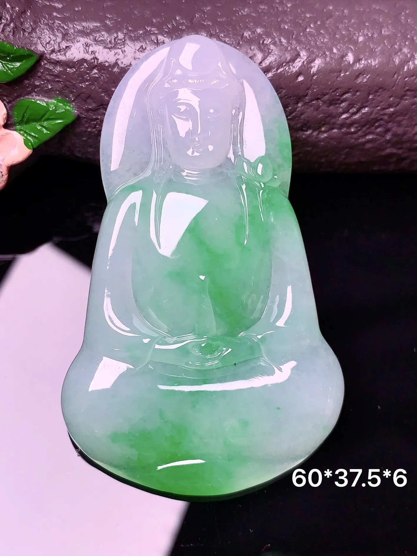 飘绿观音吊坠 玉质细腻 色泽清新艳丽 整体尺寸60*37.5*6
