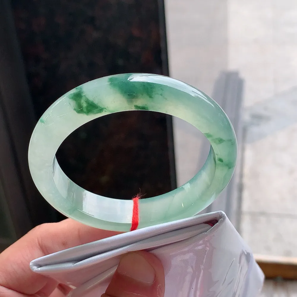 正圈高冰飘花 一丝色根 尺寸:55.9/13/8.4 花美 种水好️️
