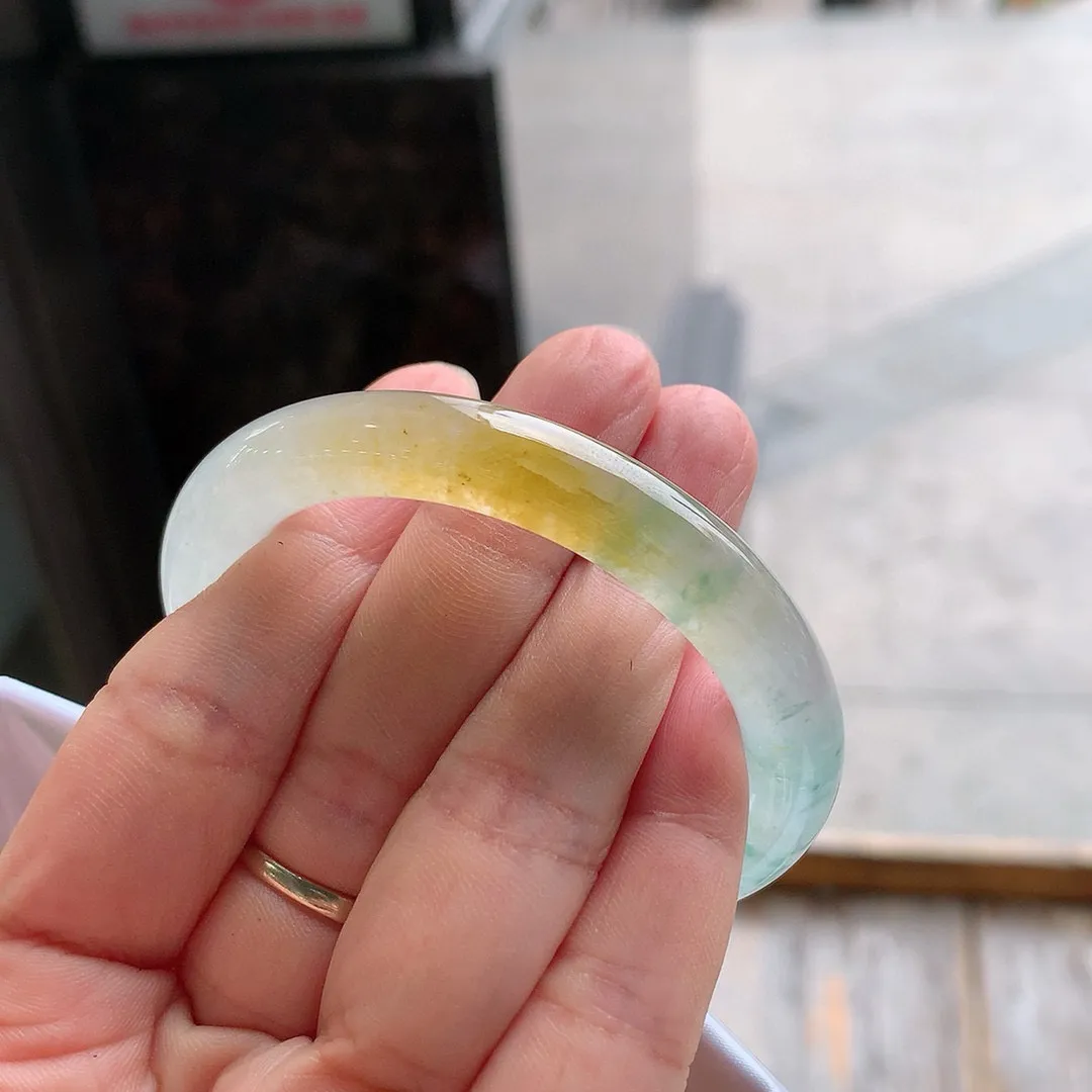 圆条冰玻黄翡飘花 微小牛毛纹 不影响 尺寸:50.1/9/8.6 种色俱佳