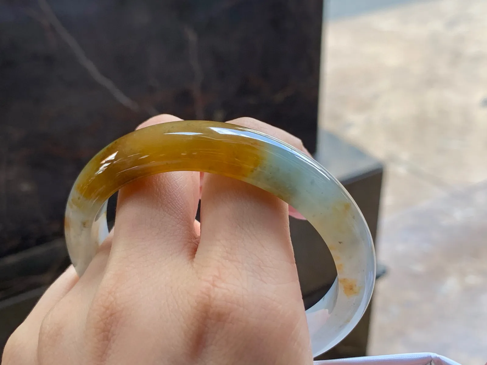 冰黄手镯
尺寸：59-12.6-8.6mm
肉质细腻～有特色