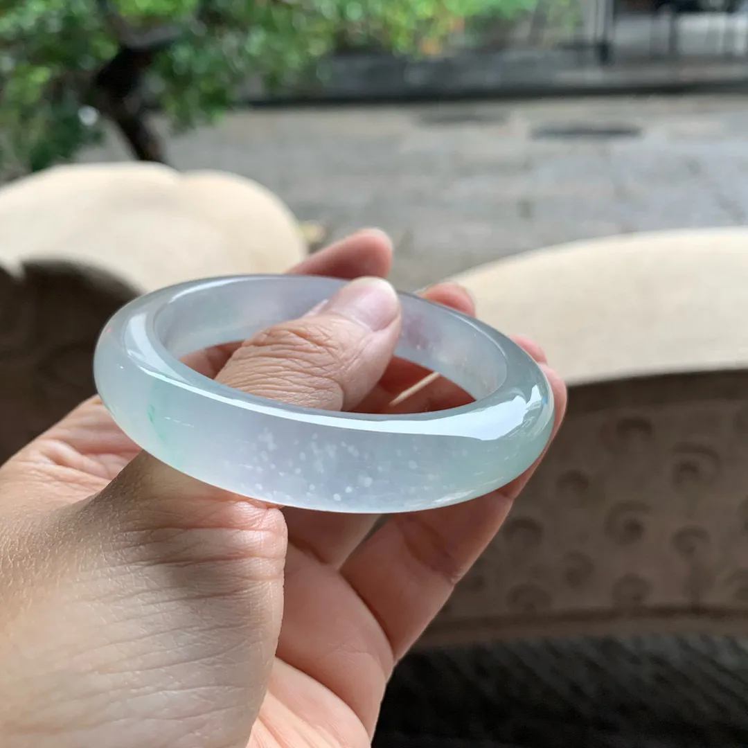 正圈老坑玻璃种阳绿 无瑕 尺寸:52.5/11.7/8.7 种水好 起刚光️️