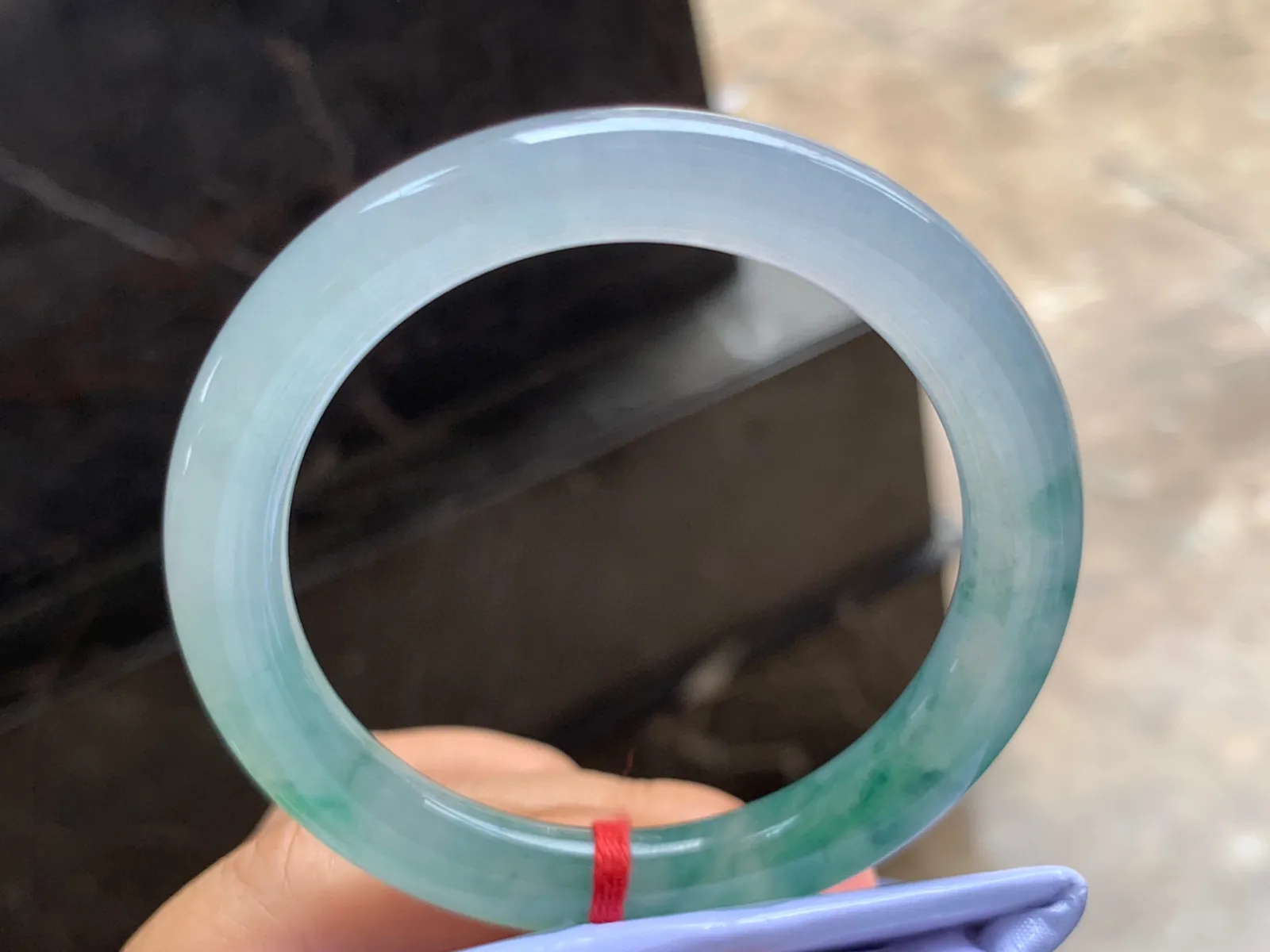 53.5-9mm
冰种飘花圆条手镯 冰透起胶 花色灵动