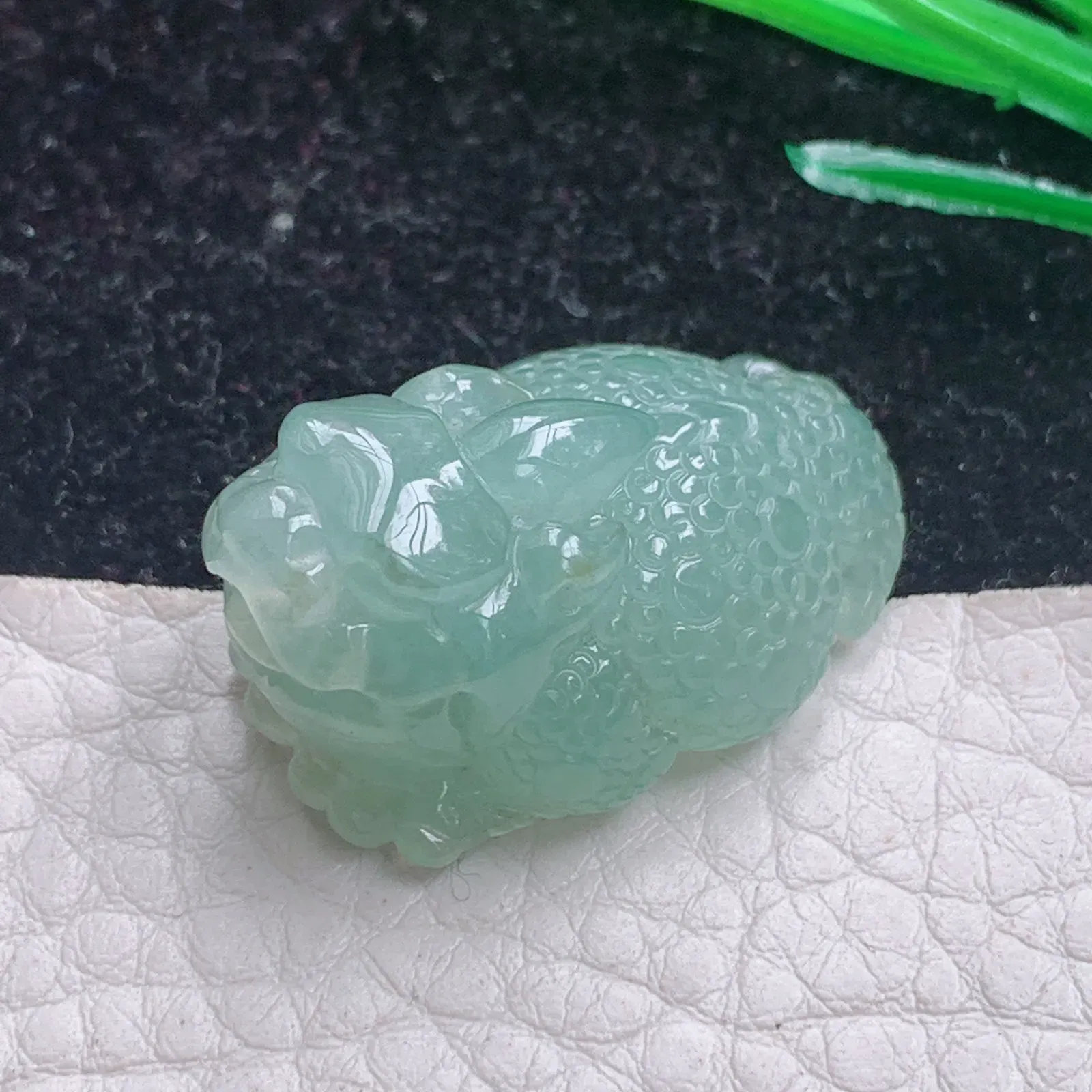 mf实拍31*20*15.5缅甸翡翠A货冰胶晴美三脚蟾玉吊坠 玉挂件