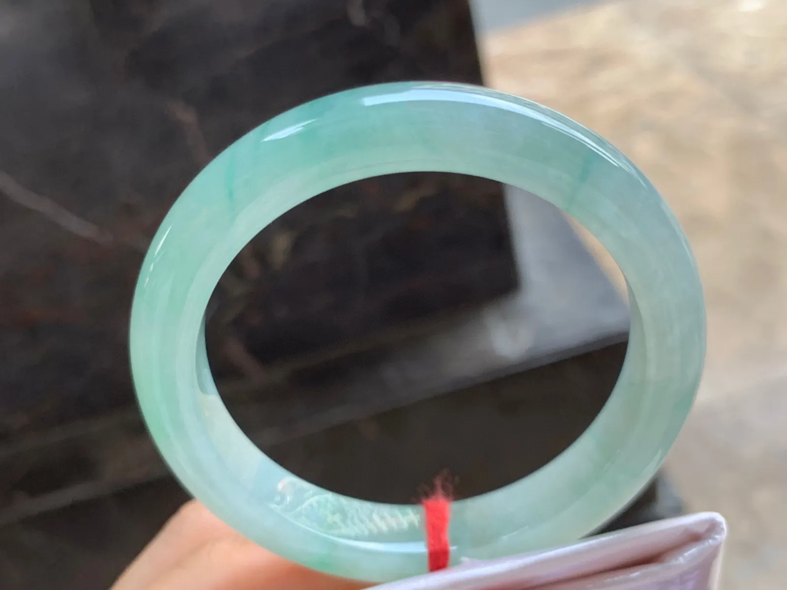 54.5-10.5-8mm
冰种飘绿手镯 水润清新