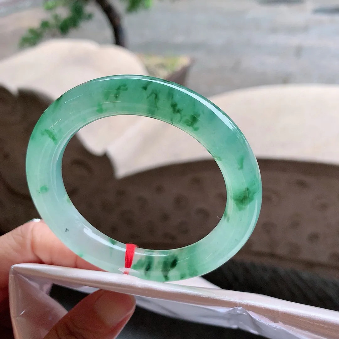 圆条冰玻绿底飘花 无瑕 尺寸:53.9/10.8/10.4 种色俱佳 高品质 