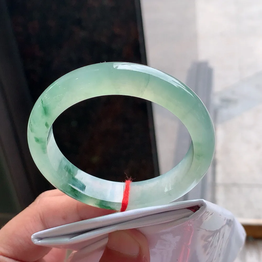 正圈高冰飘花 一丝色根 尺寸:55.9/13/8.4 花美 种水好️️