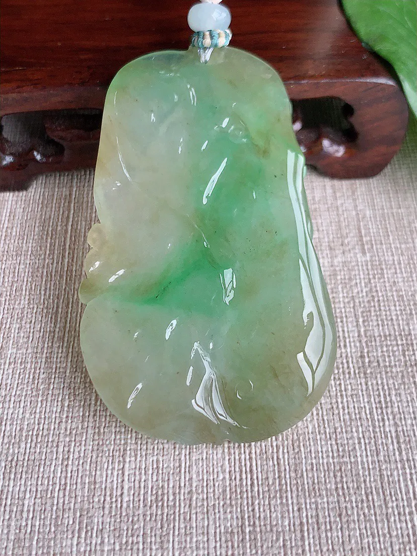 缅甸a货翡翠ddj老坑冰种黄加绿双彩大势至菩萨吊坠  整体66×39.3×9mm 46.00