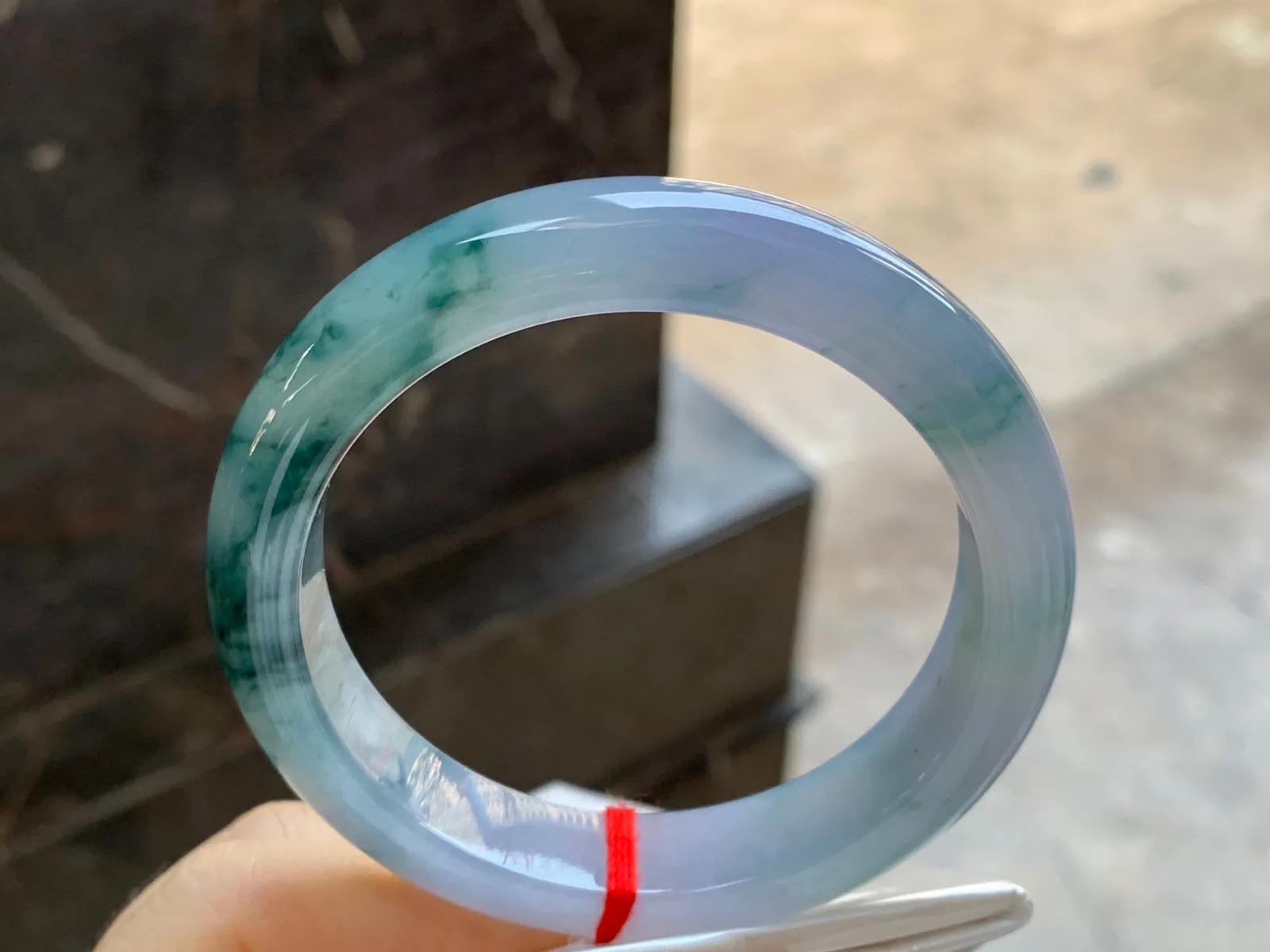 飘花手镯
尺寸：57.5-12.8-9mm
底子细腻干净～有特色的料子 上手好看