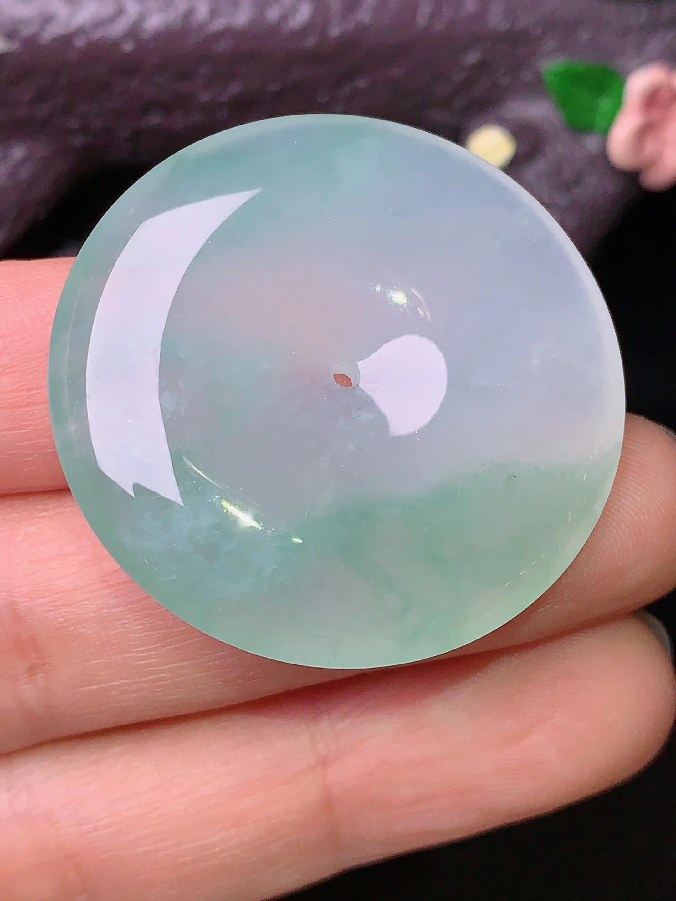 冰种飘绿平安扣吊坠 玉质细腻 色泽清新艳丽 整体尺寸34.5*6.3