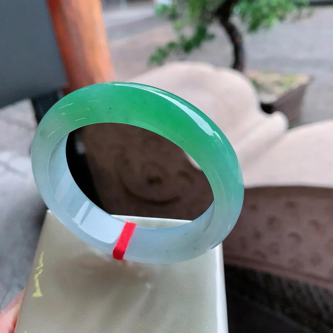 正圈高冰阳绿 无瑕 尺寸:55.2/14.5/8.4 种色俱佳