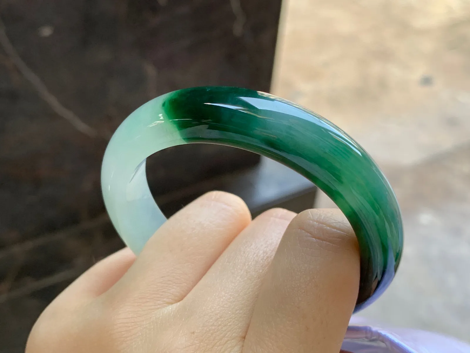 带色特色手镯
尺寸：53-12.6-8mm
料子细腻干净～有特色上手好看