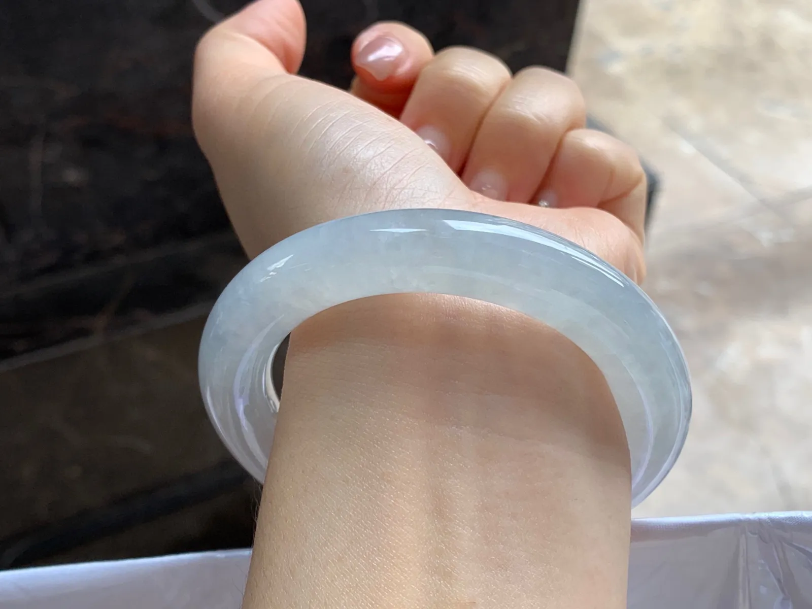 冰圆条手镯
尺寸：54.8-11.5mm
种水好 小清新 上手好看