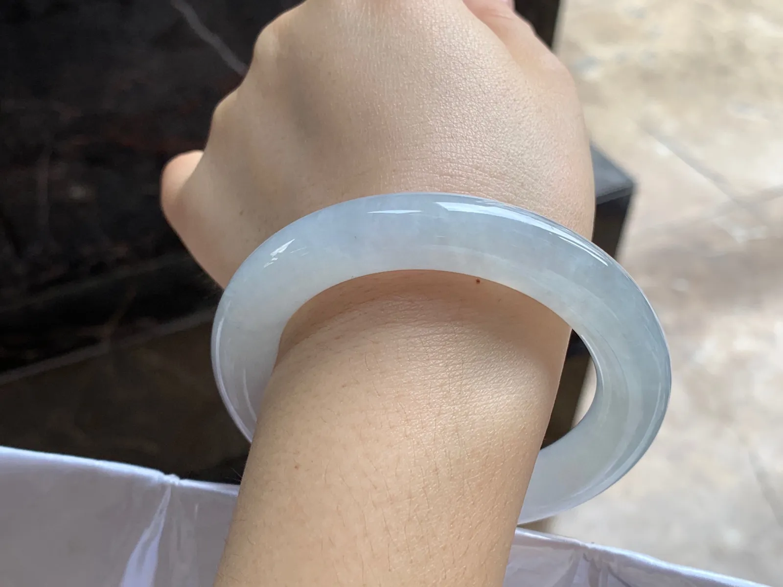 冰圆条手镯
尺寸：54.8-11.5mm
种水好 小清新 上手好看