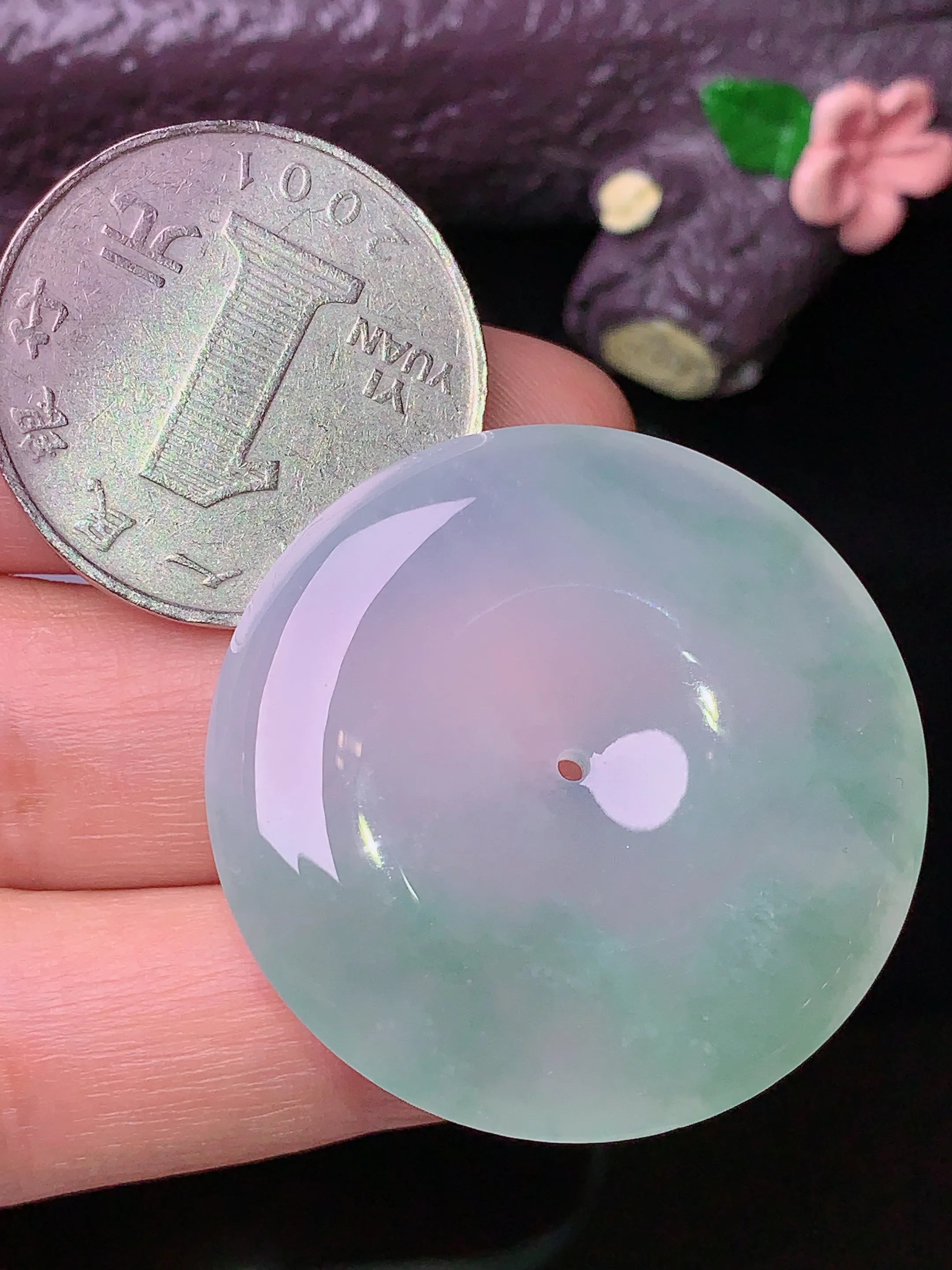 冰种飘绿平安扣吊坠 玉质细腻 色泽清新艳丽 整体尺寸34.5*6.3