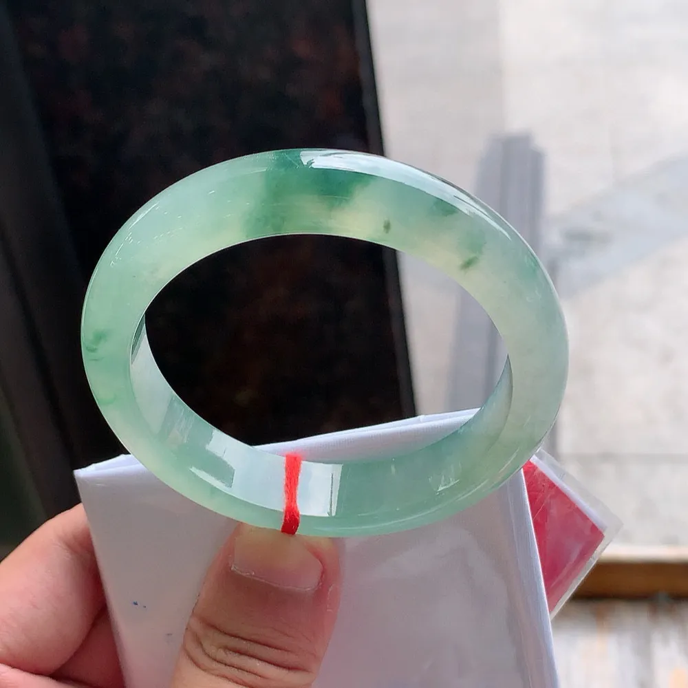 正圈高冰飘花 一丝色根 尺寸:55.9/13/8.4 花美 种水好️️