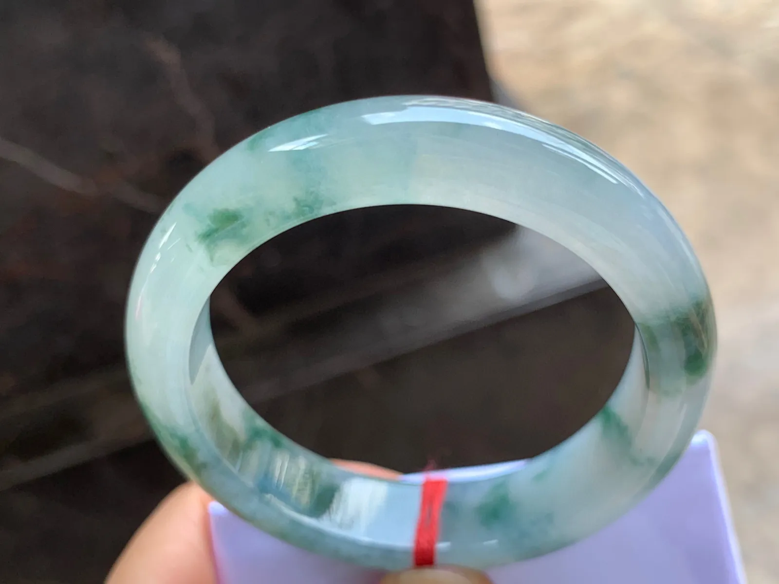53-13-8.5mm
冰种飘花手镯 水润冰透 花色均匀灵动