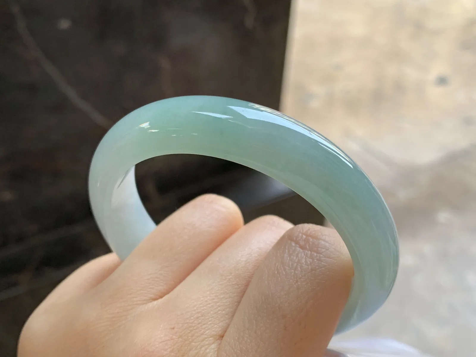 细糯手镯
尺寸：56-13.2-8.2mm
肉质细腻干净～上手好看