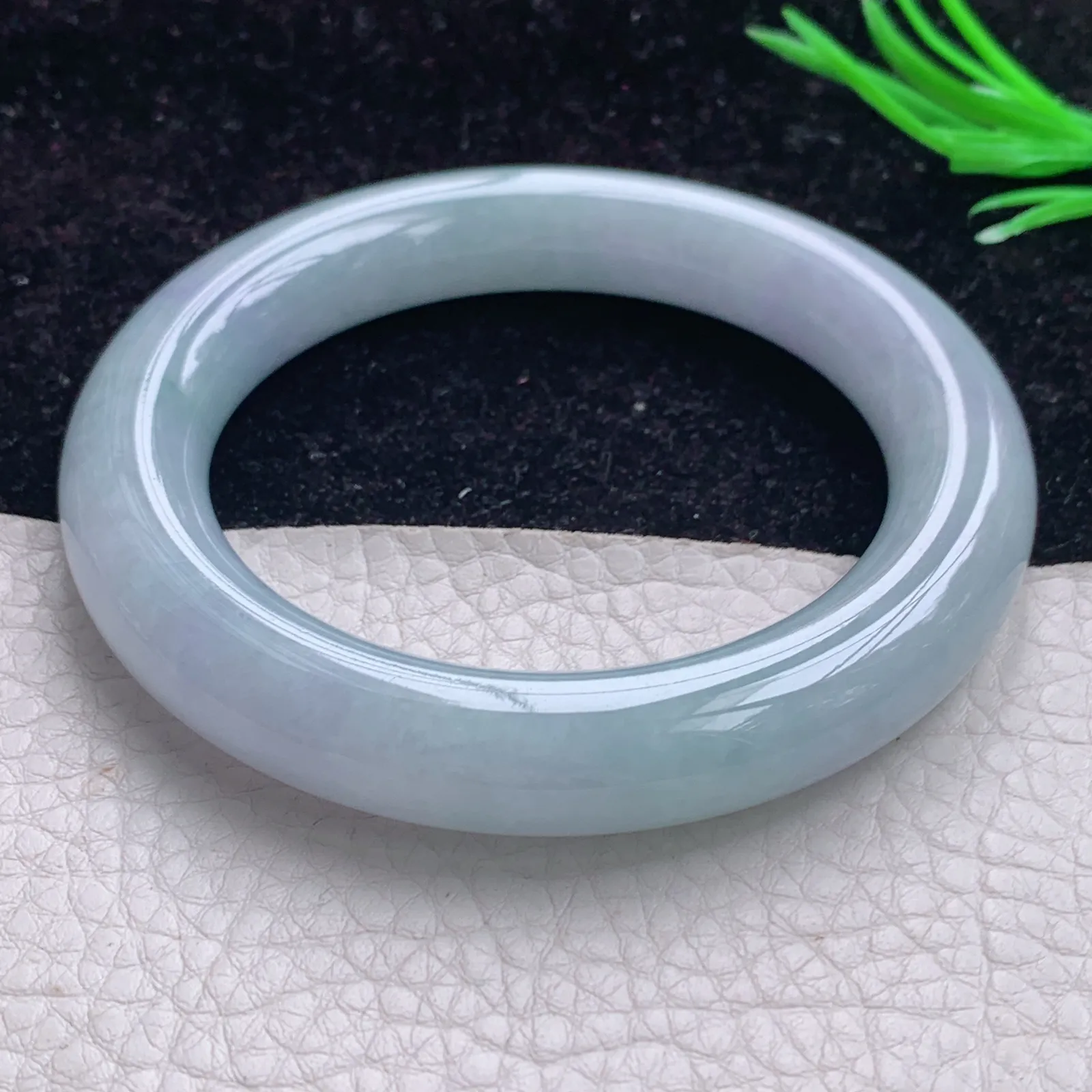 z实拍 58*11.8天然缅甸翡翠A货高雅纯美圆条玉镯 美人镯