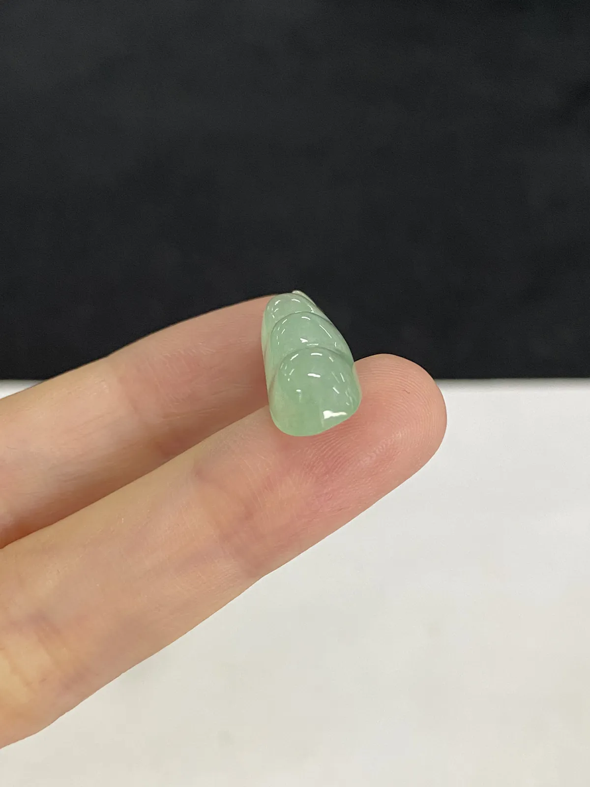 翡翠挂坠丝丝阳绿非常好整体颜色均匀