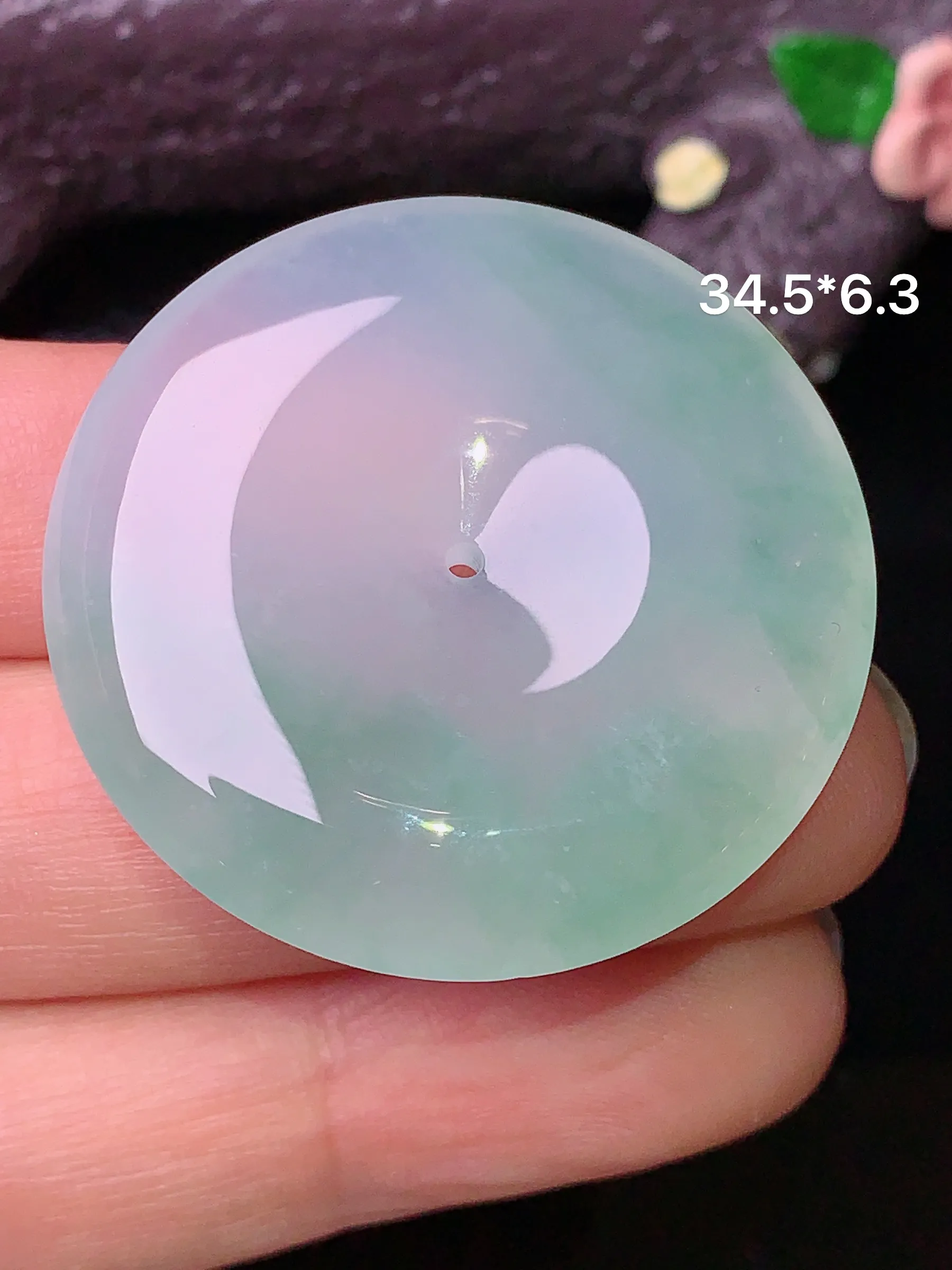 冰种飘绿平安扣吊坠 玉质细腻 色泽清新艳丽 整体尺寸34.5*6.3