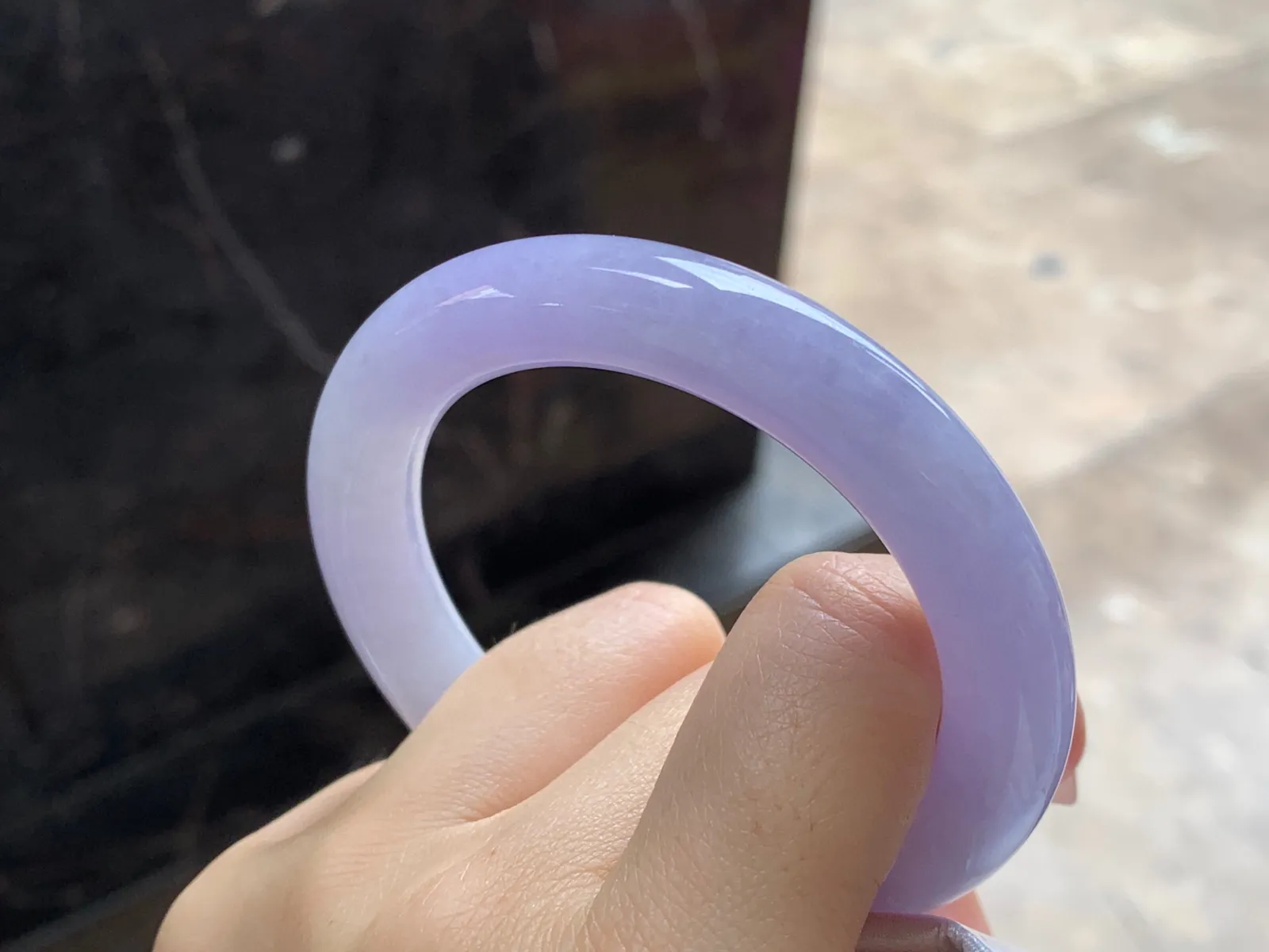 紫罗兰圆条手镯
尺寸：52.5-10.3mm
肉质细腻干净～颜色漂亮