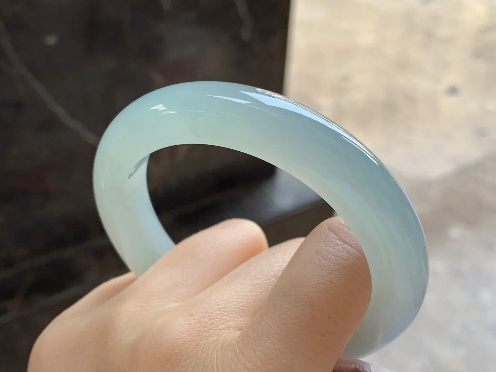 冰晴水手镯
尺寸：58.8-12-10mm
种水好 小清新
