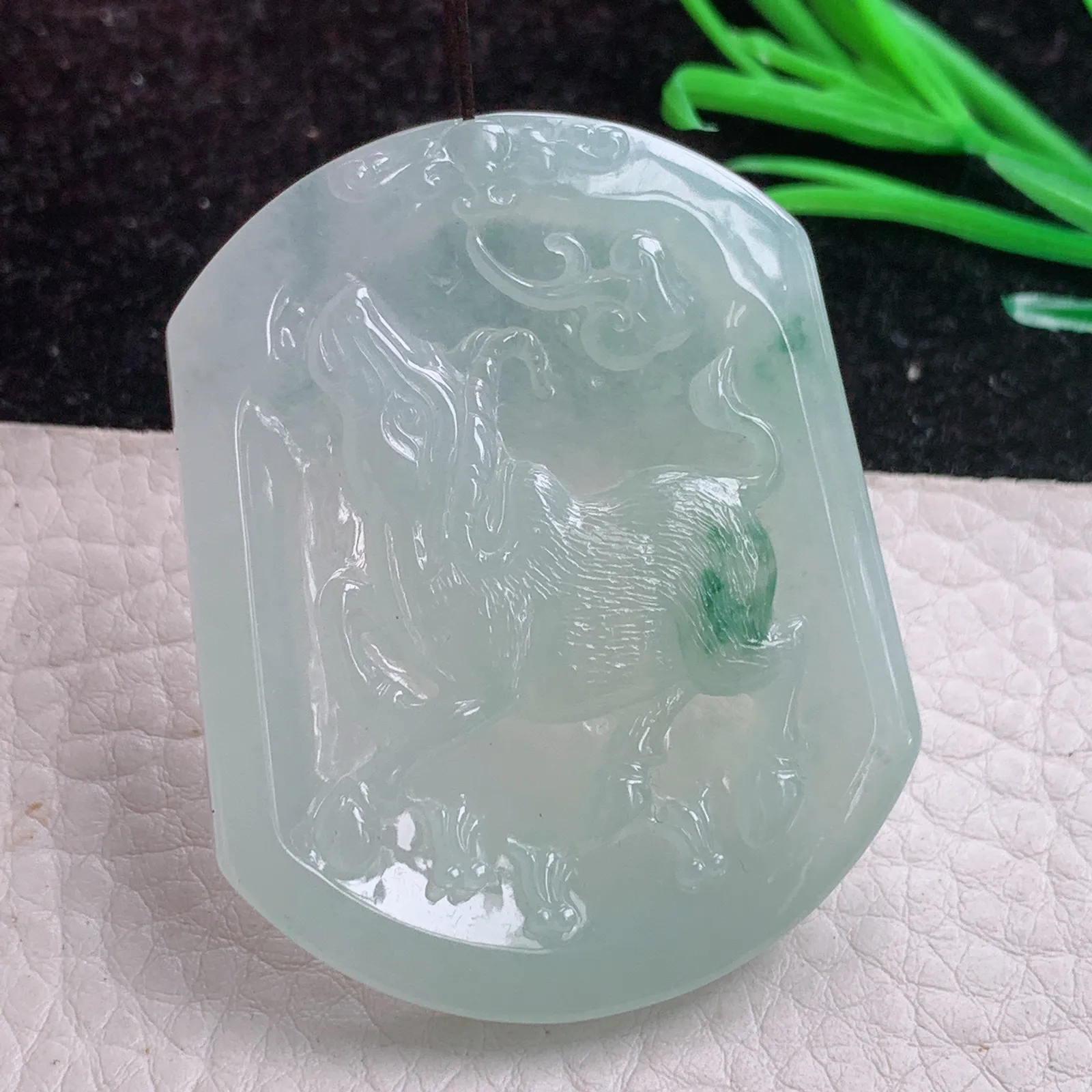 kit实拍49.5*39.8*5.8缅甸翡翠A货冰飘花扭转乾坤 生肖牛玉吊坠