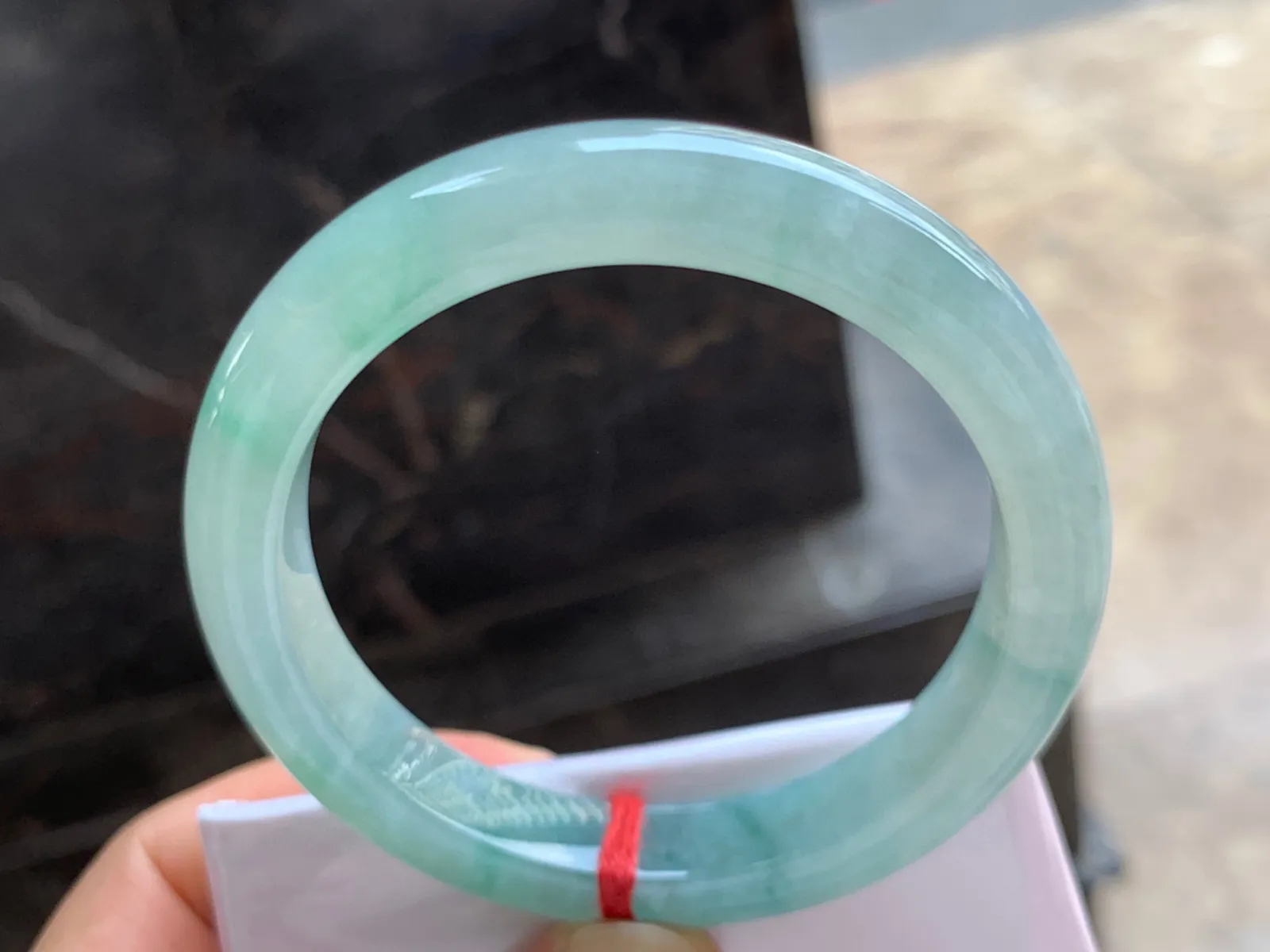 54.5-10.5-8mm
冰种飘绿手镯 水润清新