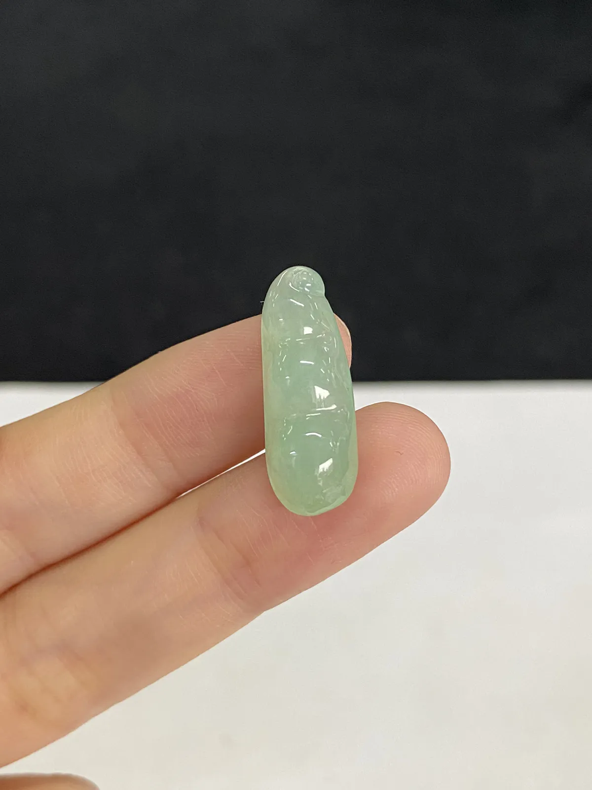 翡翠挂坠丝丝阳绿非常好整体颜色均匀