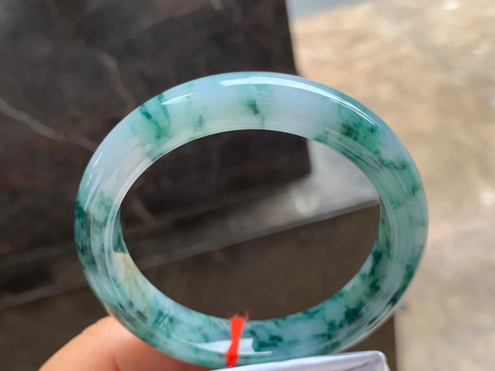 56.5-12.5-9mm
飘花手镯 底子细腻 花色独特